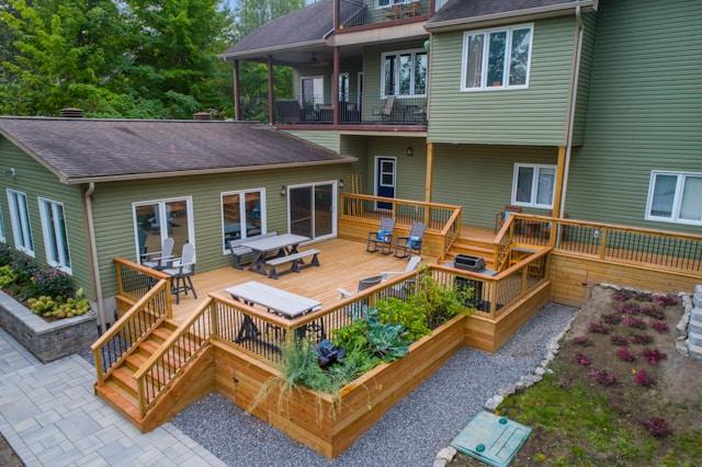Custom Deck & Fence